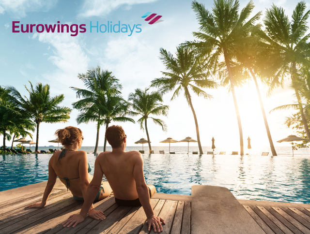 Buche deine Last Minute Auszeit mit Eurowings Holidays. Ein Paar entspannt am Pool.